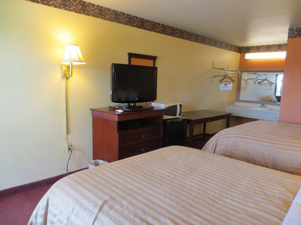 Americas Best Value Inn Ozark Екстер'єр фото
