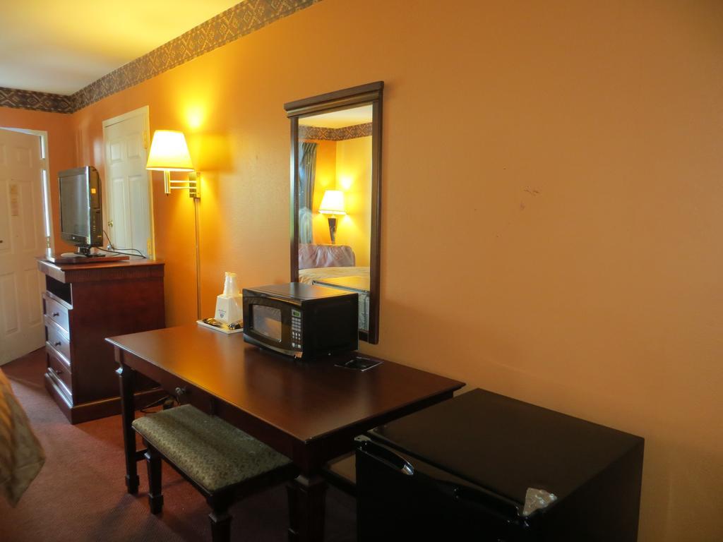 Americas Best Value Inn Ozark Екстер'єр фото