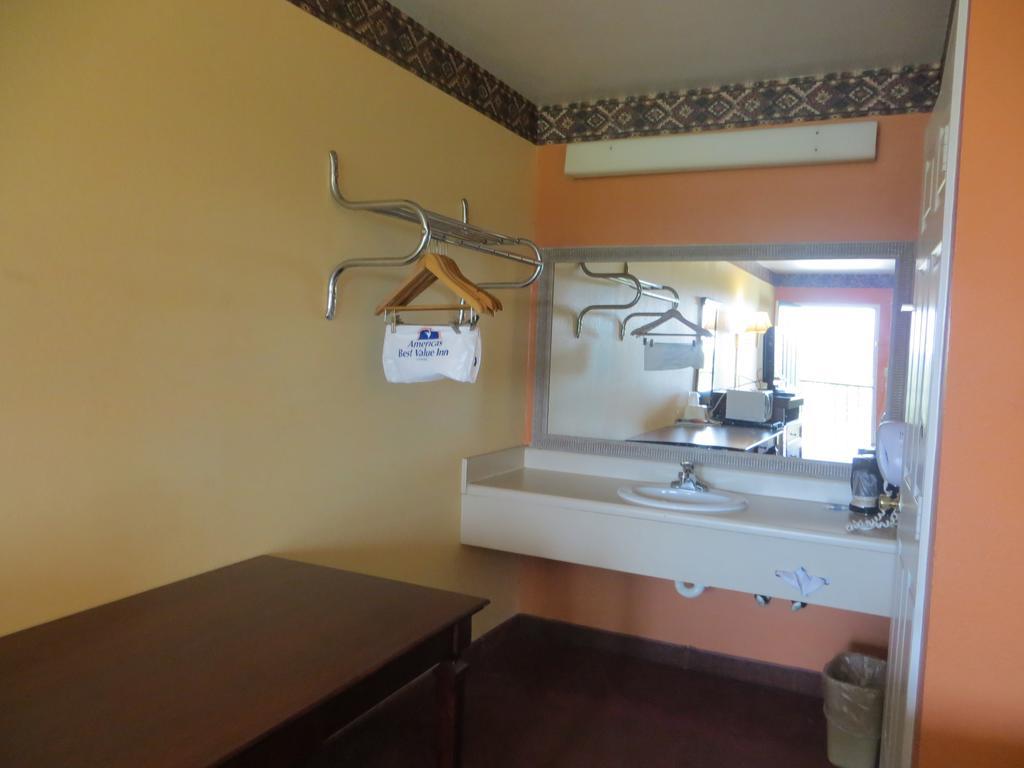 Americas Best Value Inn Ozark Екстер'єр фото