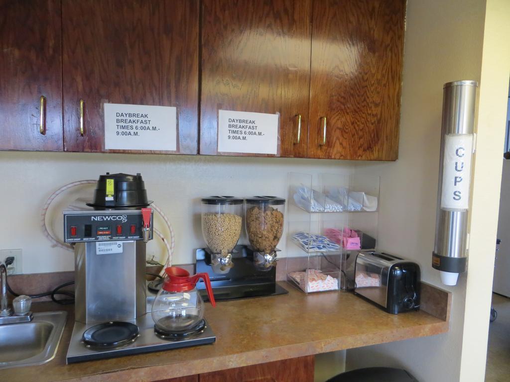 Americas Best Value Inn Ozark Екстер'єр фото